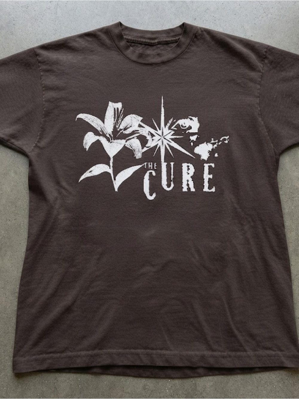 Gildan T-Shirt The Cure Graphic Print Crewneck Cotton Brown Tee